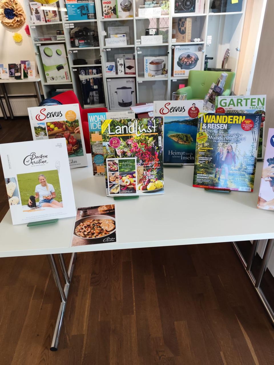 Hier ist ein Bild von neuen Zeitschriften.