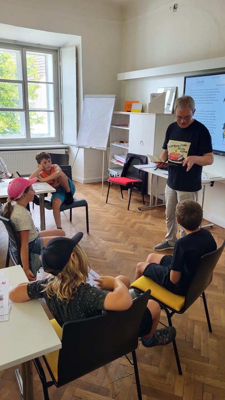 Hier ist ein Bild von einer Veranstaltung zu sehen.