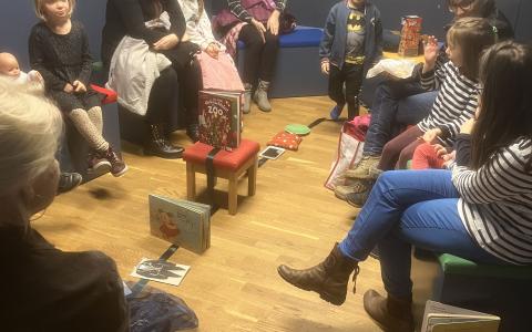 Hier ist ein Bild von einer Veranstaltung zu KI.